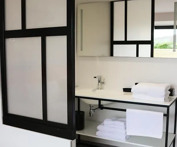 Akoa Bed & Breakfast Isques